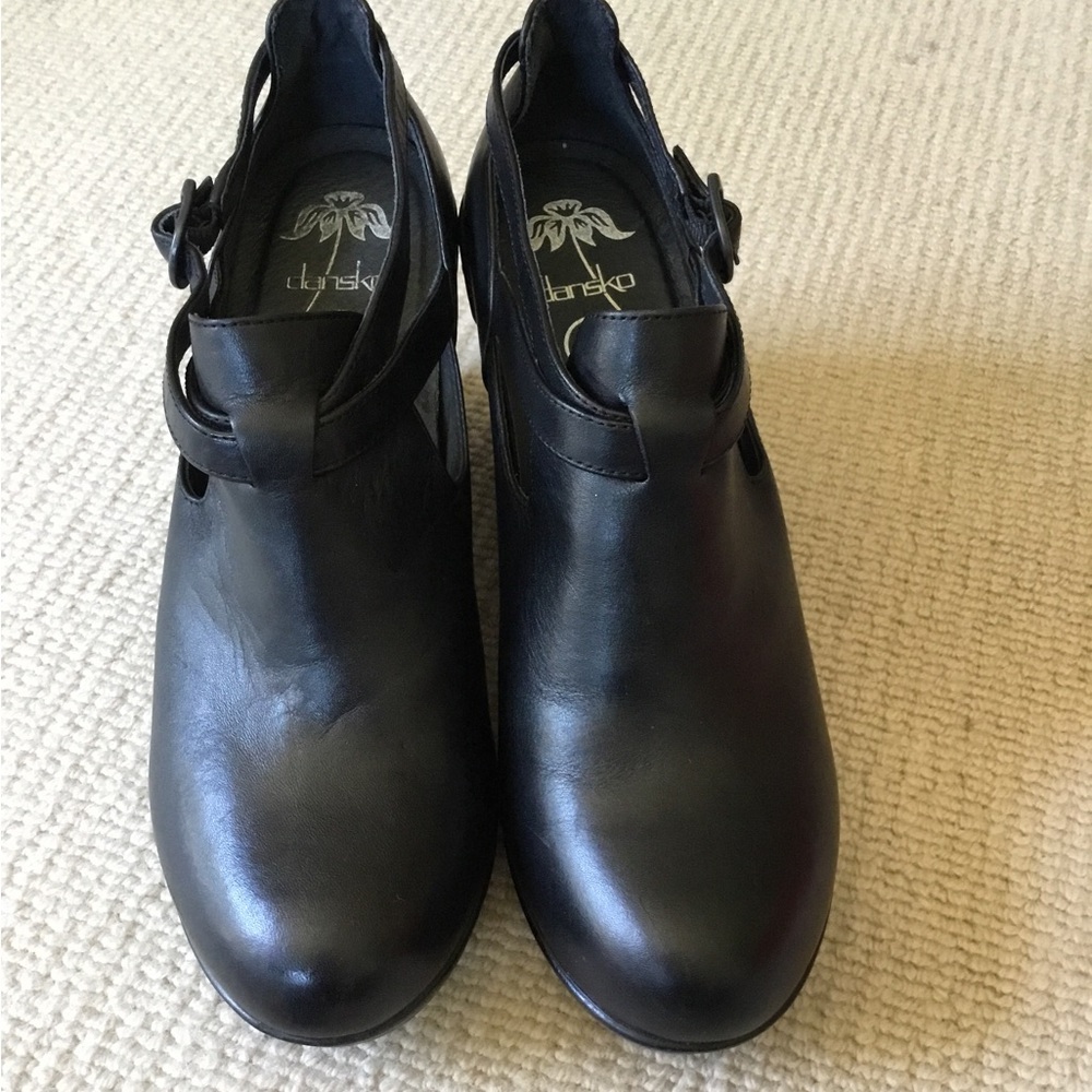 Dansko Black Leather Women's Closed-Toe Clog Mules